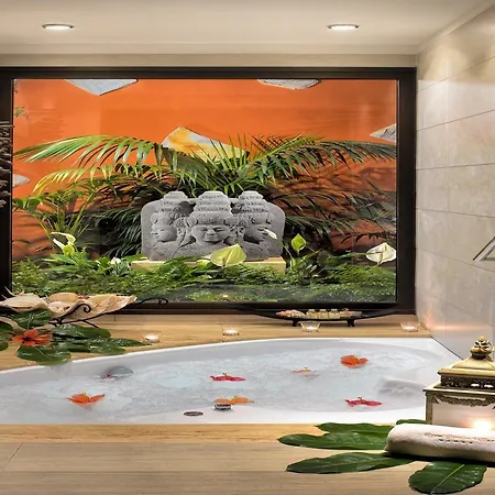 Royal Garden Villas, Luxury Hotel