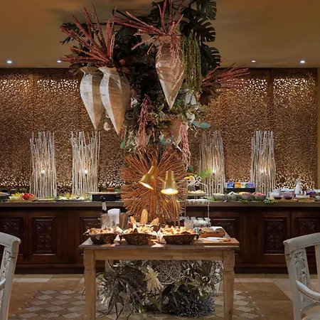 Royal Garden Villas, Luxury 호텔 아데제