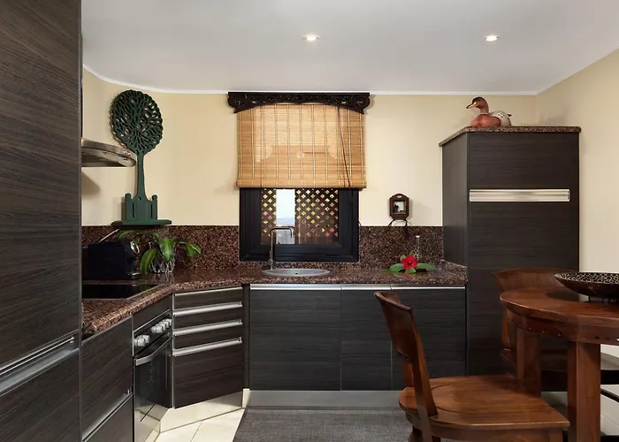 Royal Garden Villas, Luxury