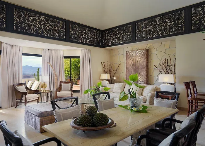 Royal Garden Villas, Luxury 5* 阿德耶